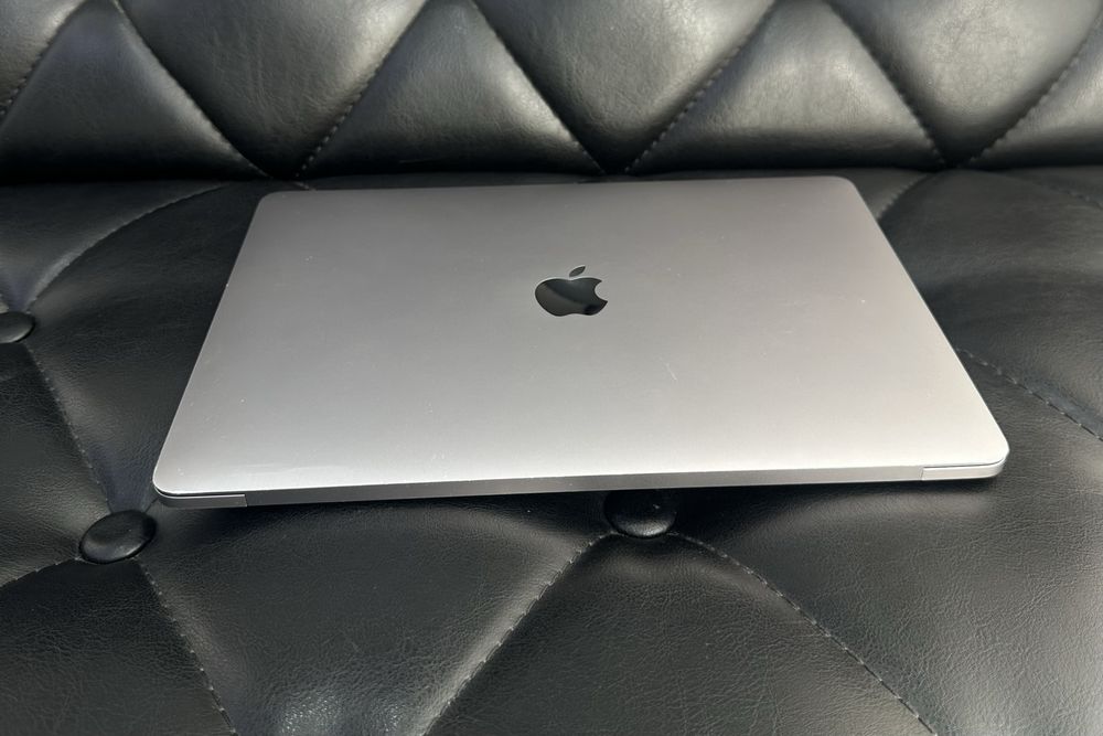 Apple MacBook Pro M1 2020 года в хорошем состояние