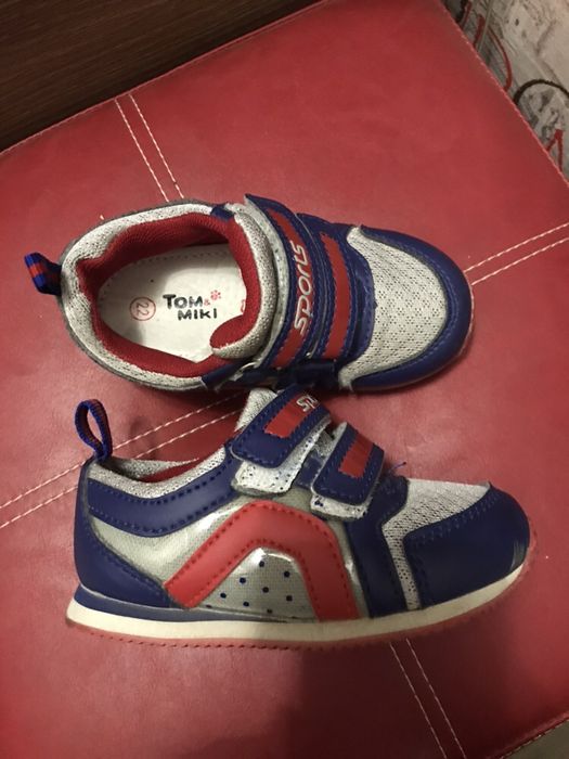 Продам детскую обувь