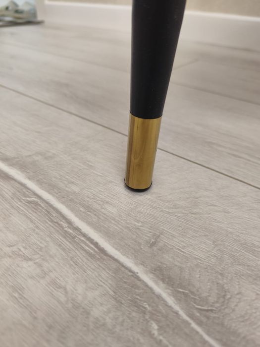 Продам 2 серых новых стула