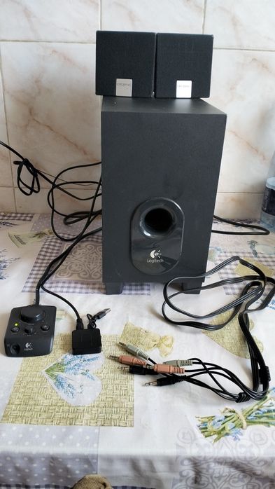 Logitech X-540 cu satelitii Creative