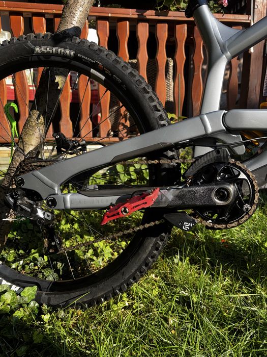 YT Tues Uncaged 11 (Ediție Limitată) – Suspensie Öhlins
