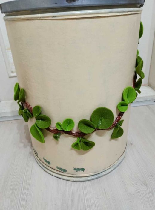 Две помощни масички, цена 40 евро за брой