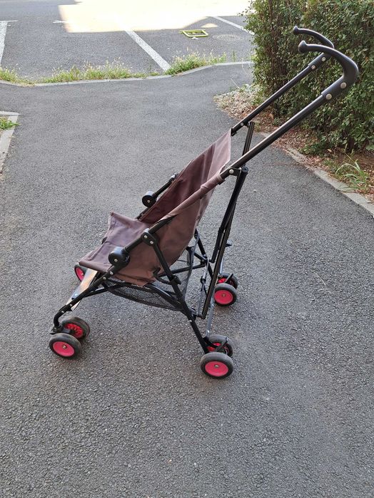 Cărucior tip umbrelă