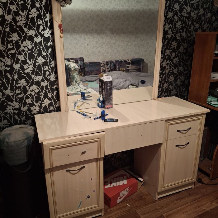 Продам камод с зеркалом