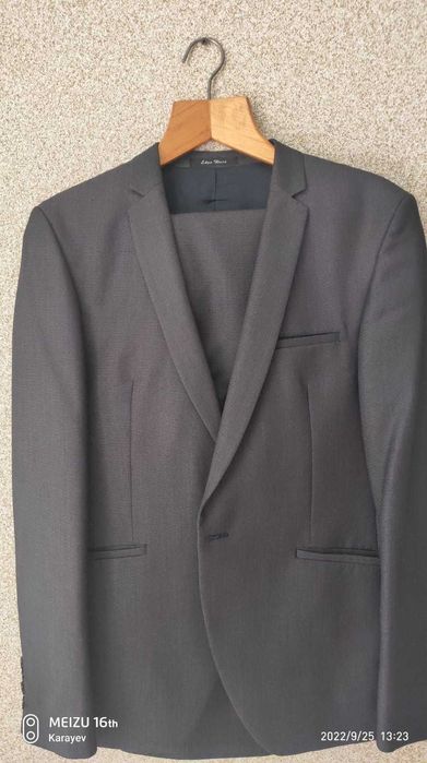 Продам мужские костюмы