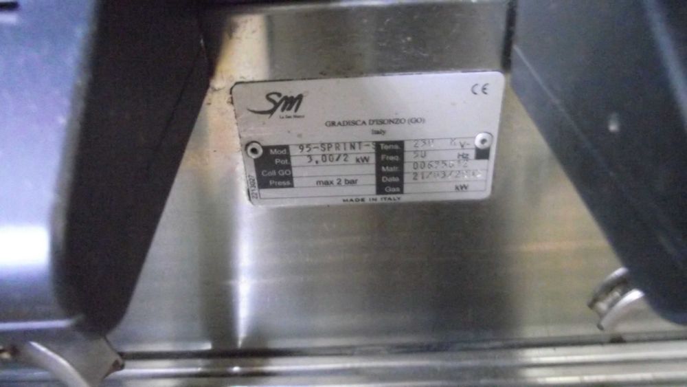 Комплект професионална кафе машина с кафемелачка.