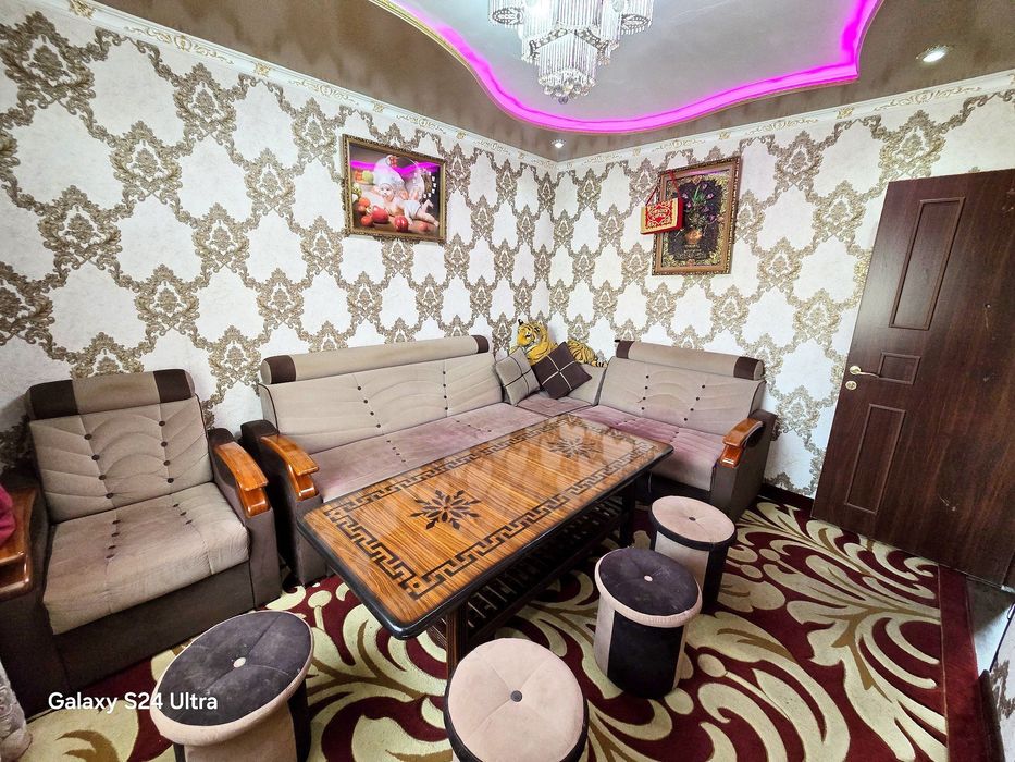 Диван кровать,1 кресло ,4 пуфика и стол+ подарок чехлы от пуфика и див