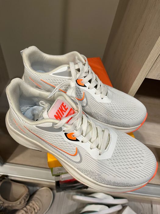 Продам кроссовки  41