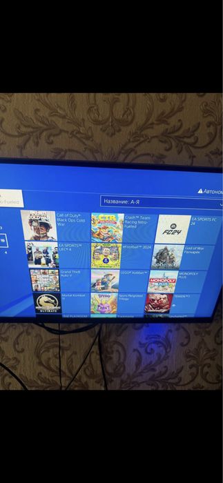 Продам playstation4 slim 1TB 2джестик и игры на борту как на фото