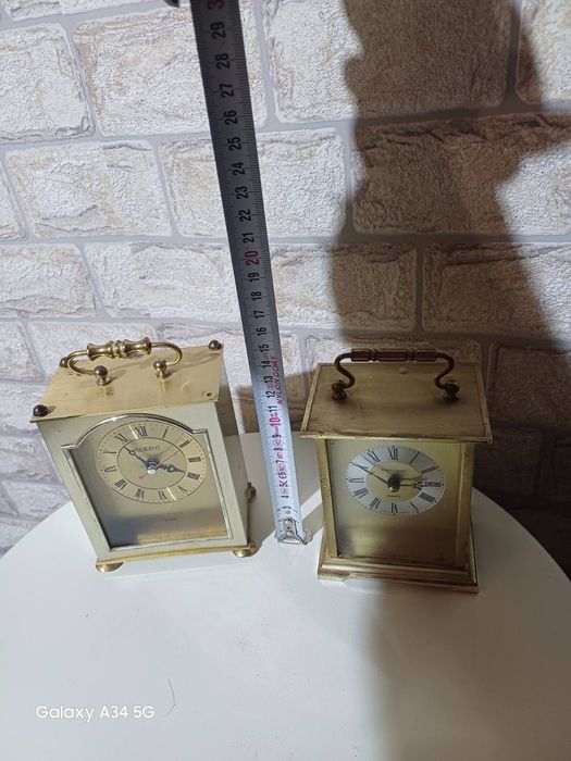 2 броя работещи часовника