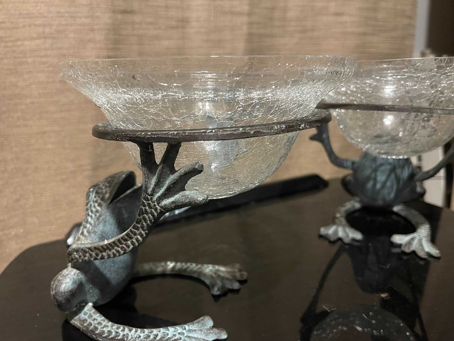 Декоративни купи с поставки