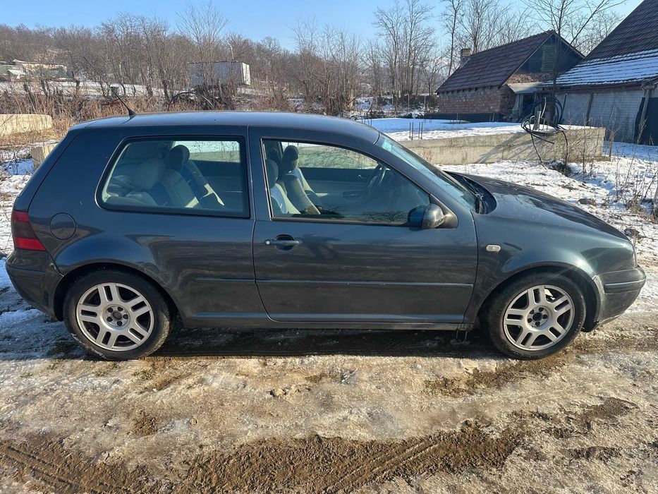 Vând autoturism Volkswagen Golf 4
