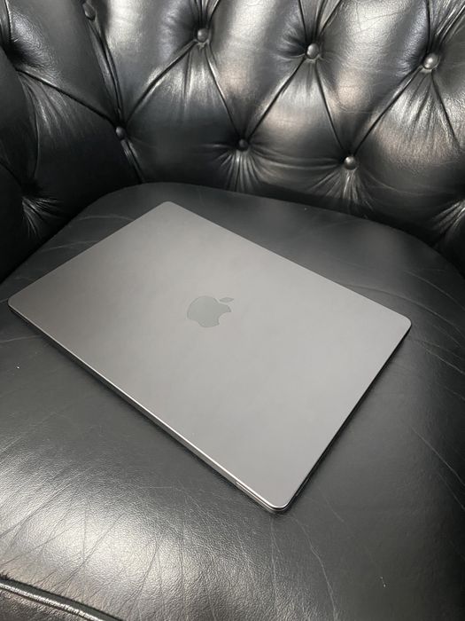 MacBook Pro 14-inch/ M3 Pro / 18 Gb RAM / 512 Gb / Black / Foarte bun