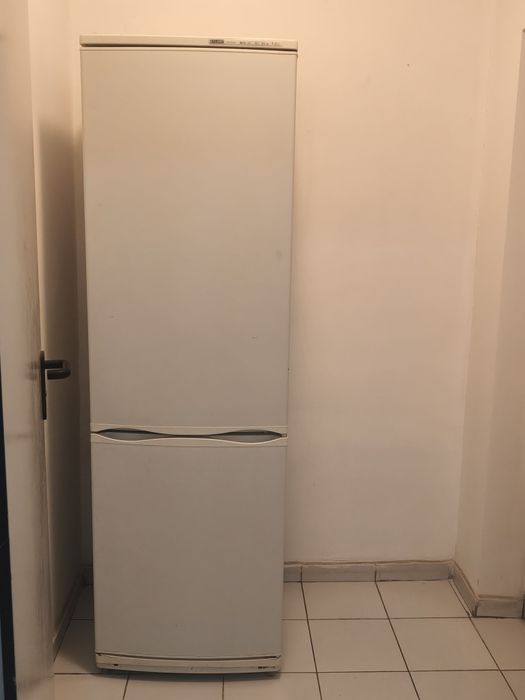 Продам рабочий б/у холодильник.