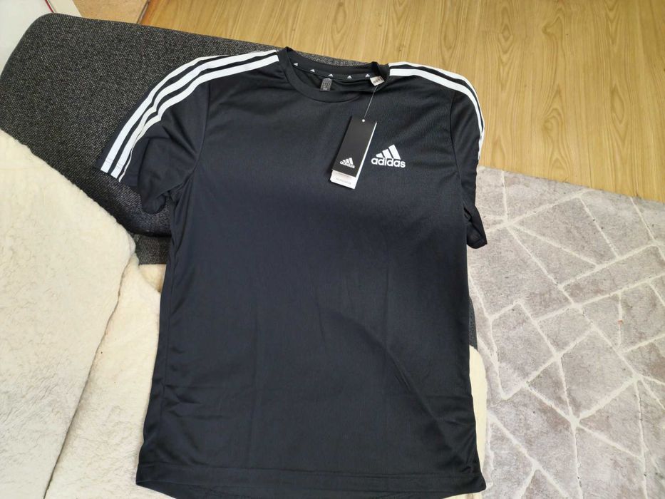 Чисто нова Оригинална Тениска Adidas Sportswear