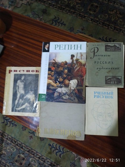 Продаются книги по изобразительному искусству