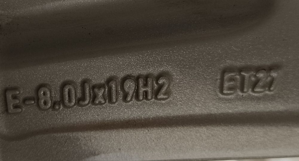 Оригинални джанти с нови зимни гуми 19 цола за Audi A7 S7 дот 2023г