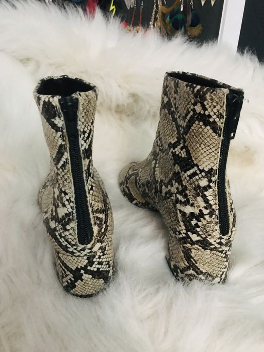 Geanta si botine model piele de sarpe