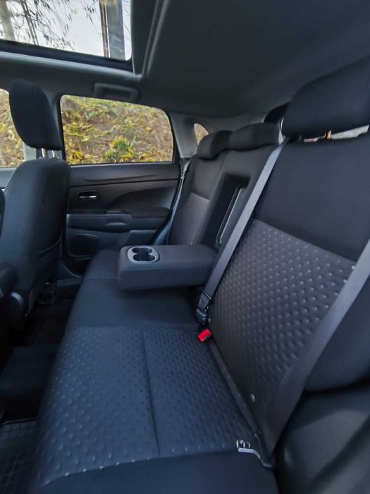 Vând Mitsubishi asx