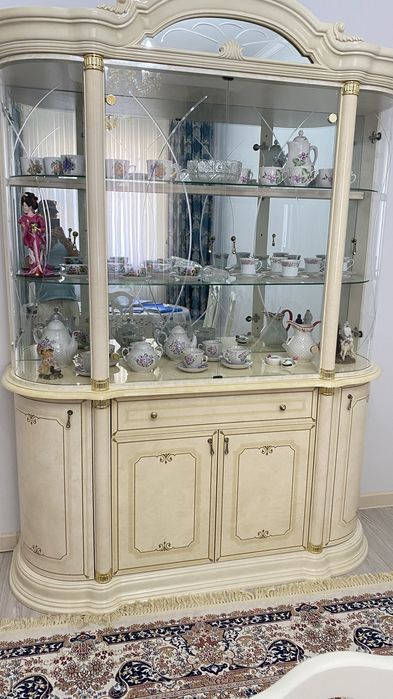 Сервант в хорошем состоянии