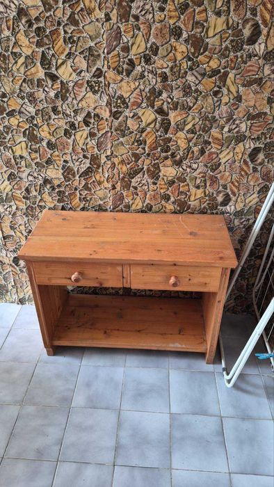 Дървени мебели- маса, столове, шкафове, гардероби