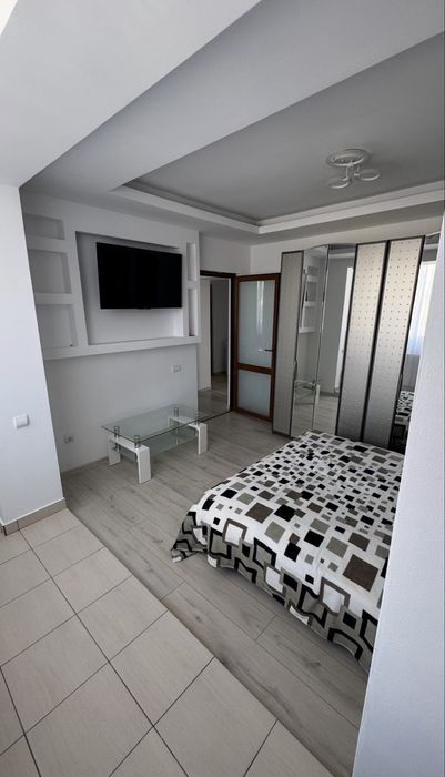 Inchiriez apartament 3 camere in Campina zona OMV