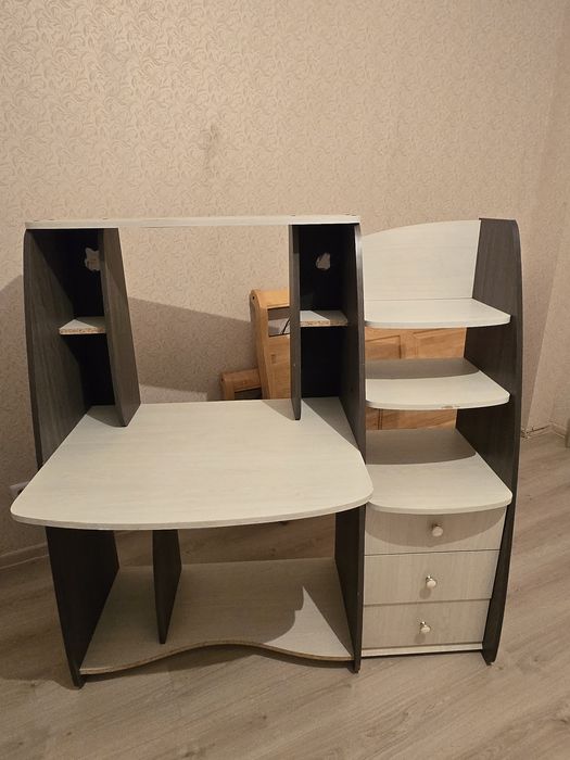 Стол для учебы, компьютера