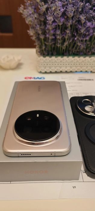 Vând honor magic 8 pro cu garanție 2 ani plus asigurare