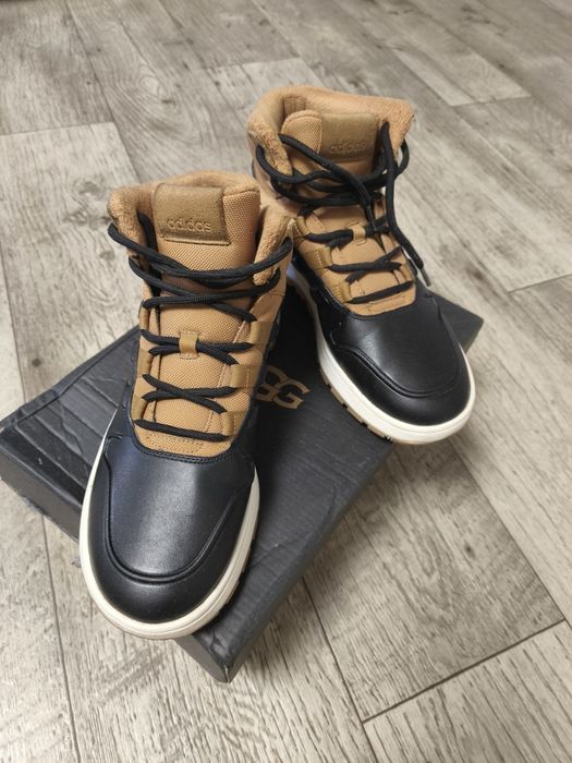 Кроссовки Adidas зимние