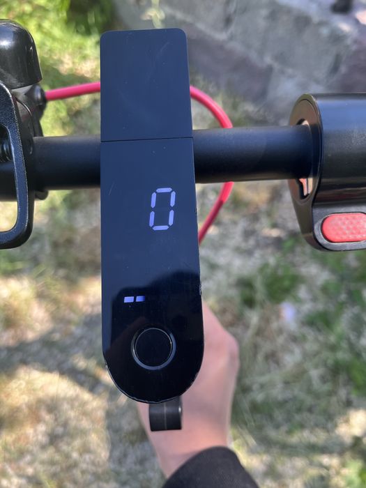 Продам электросамокат Xiaomi Pro 2