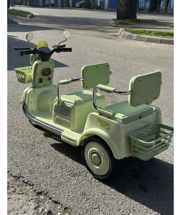 Продам электрическую машину детскую