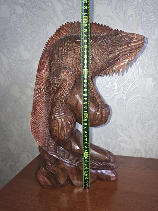 Сувенир Игуана из Дерева.