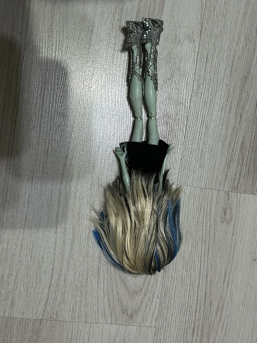 Продавам кукла monster high Frankie/Франки g1 с гребен