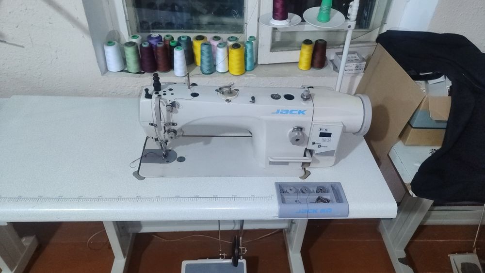 Шагащая швейная машина