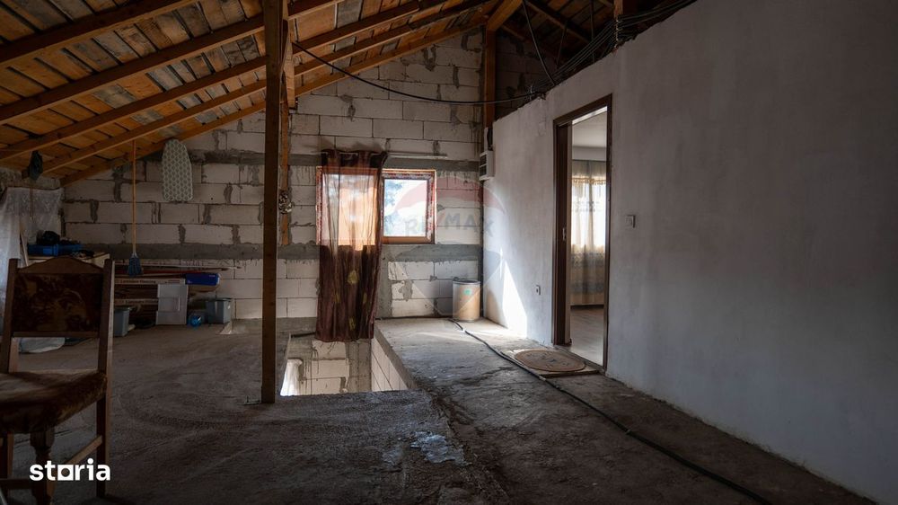 Vânzare imobil cu funcțiune mixtă casa si restaurant - Ungureni - DB