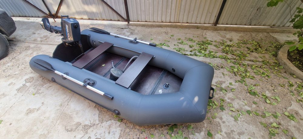 Надувная лодка с мотором