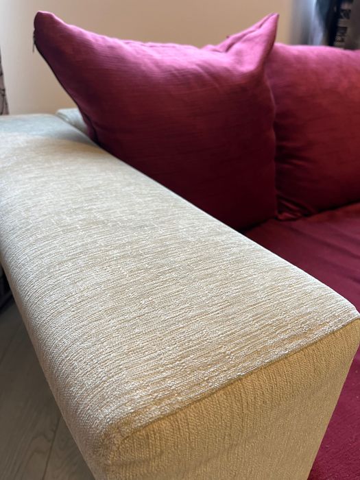 Триместен диван.