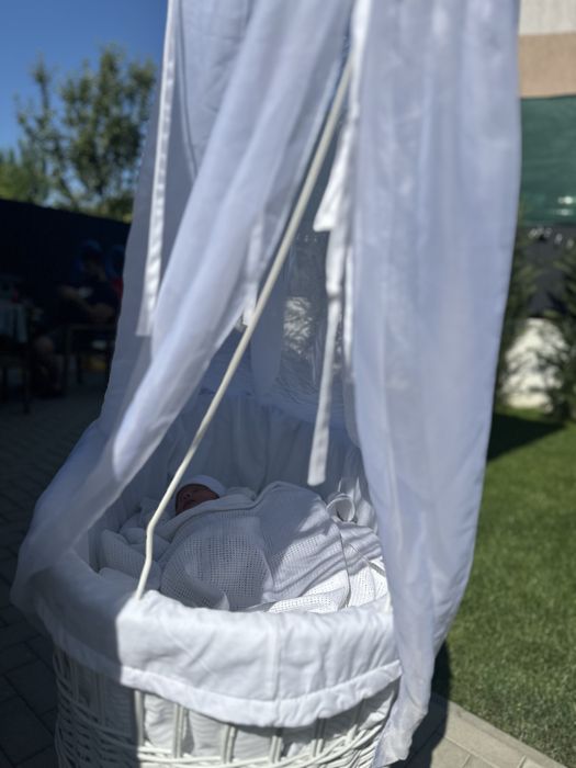 Parut- cos bebelus cu baldachin