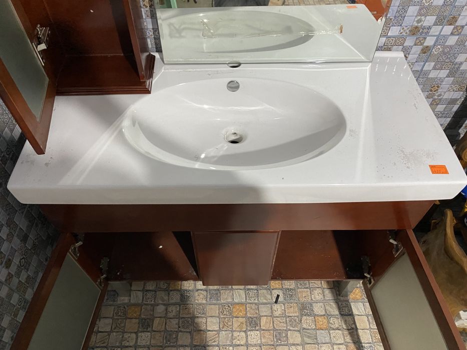 Раковина с мебелью