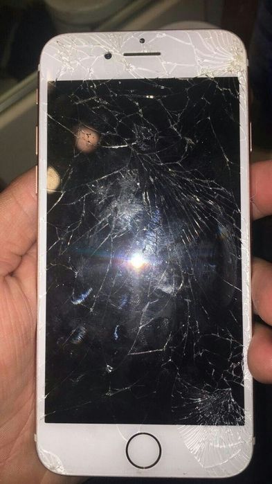 Айфон 8 сломанный керек срочнл