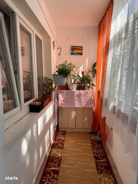 De vanzare apartament cu 3 camere, 90mp, balcon spatios, 66000euro