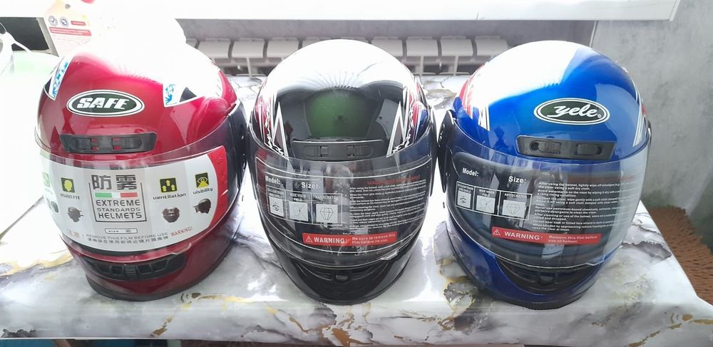 Продаются каски ,мото каски