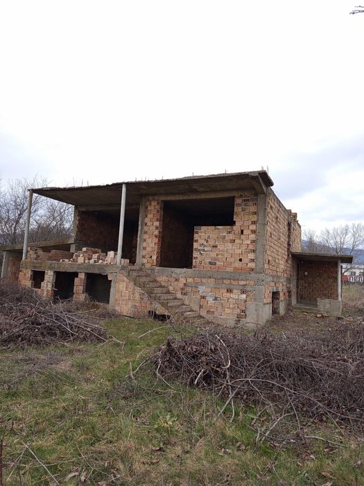 Продава се жилищна сграда с гараж в с. Габарево, община Павел Баня