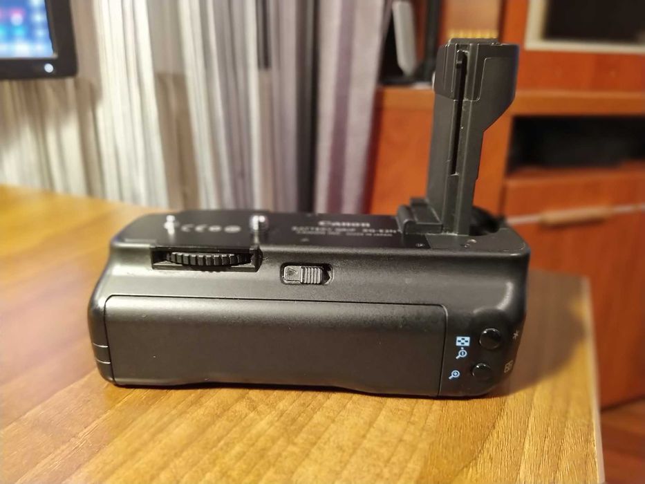 Canon battery grip BG-E2N