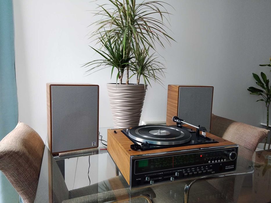 Telefunken 4040 HI-FI center cu pick-up PE 3046 , radio si amplificare 2 X 22 Wati 4 Ohmi si boxe Nordmende LB 400 complet revizuit