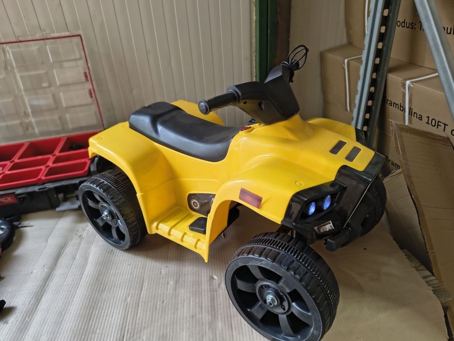 Atv electric pentru copii Nichiduta  6V 30W cu sunete si lumini, roti late si rezistente, suport picioare lat