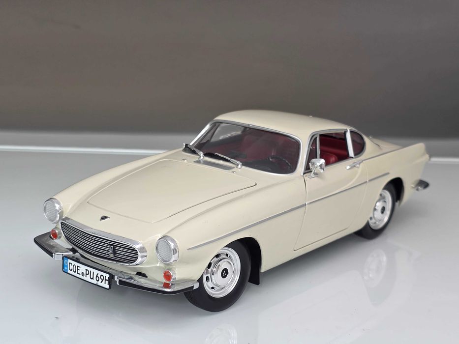 Macheta Auto 1/18 Revell Volvo P1800 S