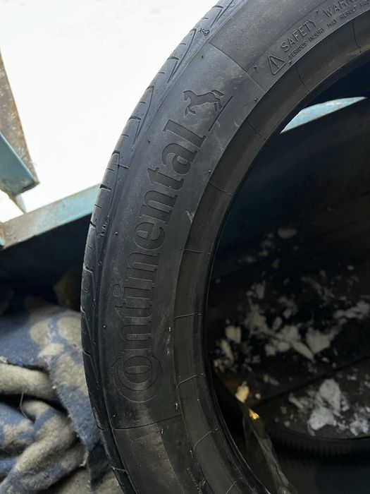 235/45 R18 Continental
