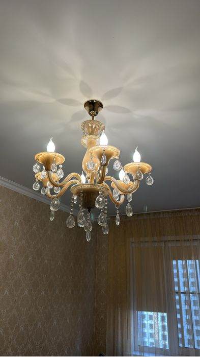 Продам люстру б/у с лампочками