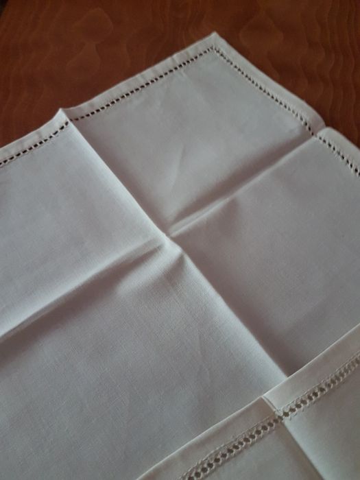 3Покривки за маса или студено сервиране